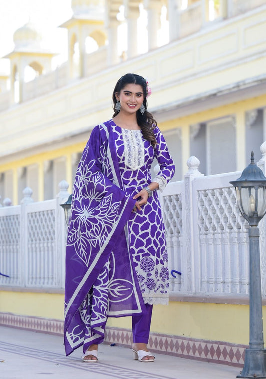 Premium Quality Beautiful Digital Printed Organza Laces Detailing Kurti Pant Dupatta set.