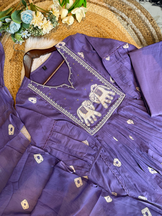 Premium Quality Pure Mul Cotton Bandhani Print Embroided Anarkali Kurti Pant Dupatta Set With Mul Cotton Lining Inside.